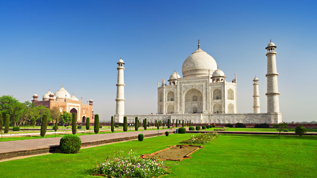 Taj Mahal Tour A Symphony of Love, History, and Cultural Heritage