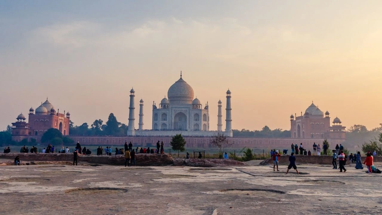 Taj Mahal Tour Packages for Couples Seeking a Magical Getaway